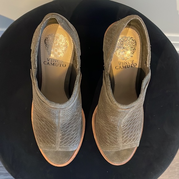 Vince Camuto Bootie - Olive Green NWOT - Picture 6 of 10